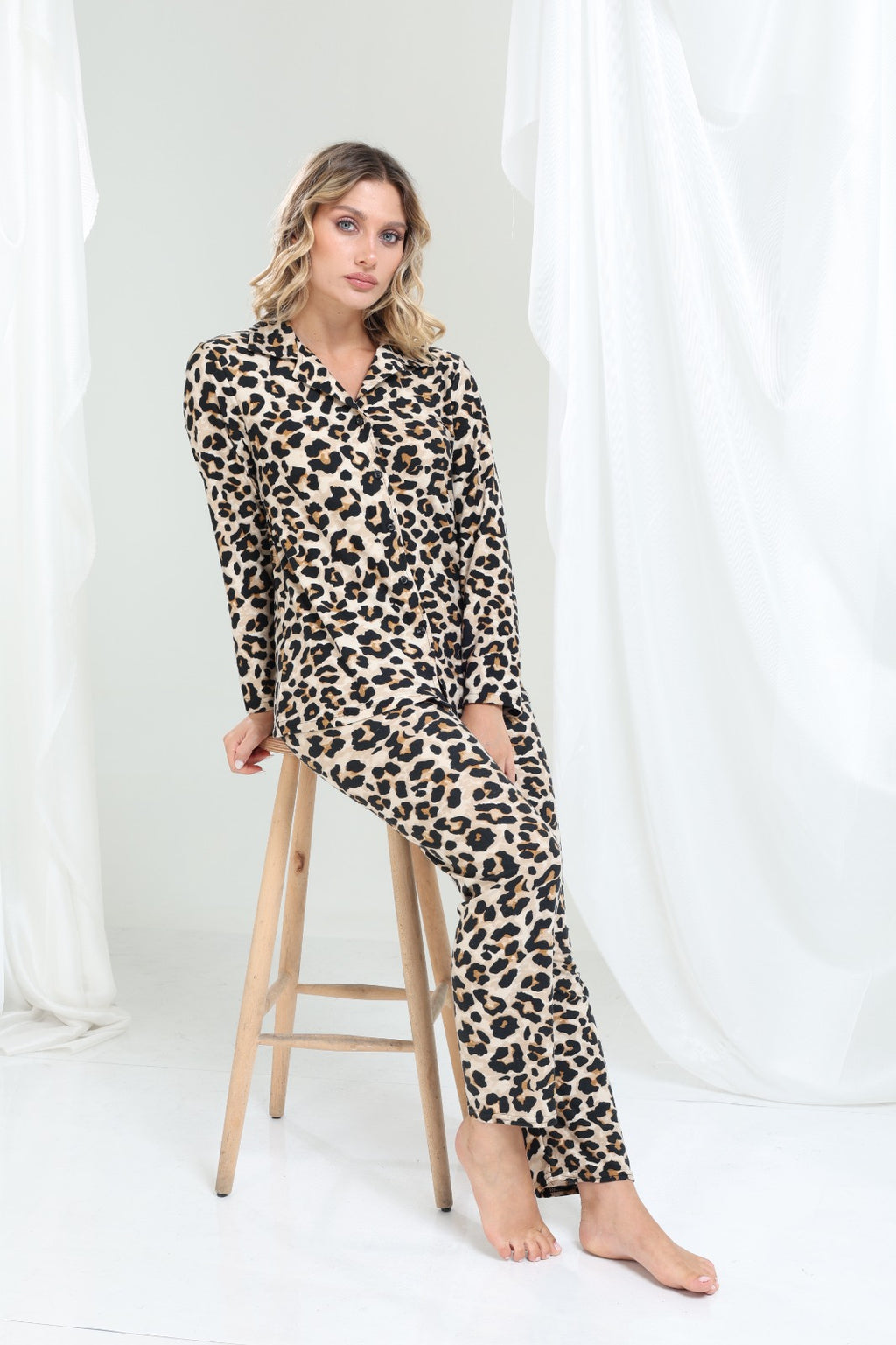 Leopar Desenli Düğmeli Pijama Takımı - PP01