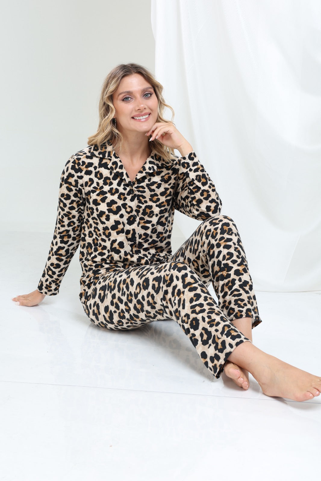 Leopar Desenli Düğmeli Pijama Takımı - PP01